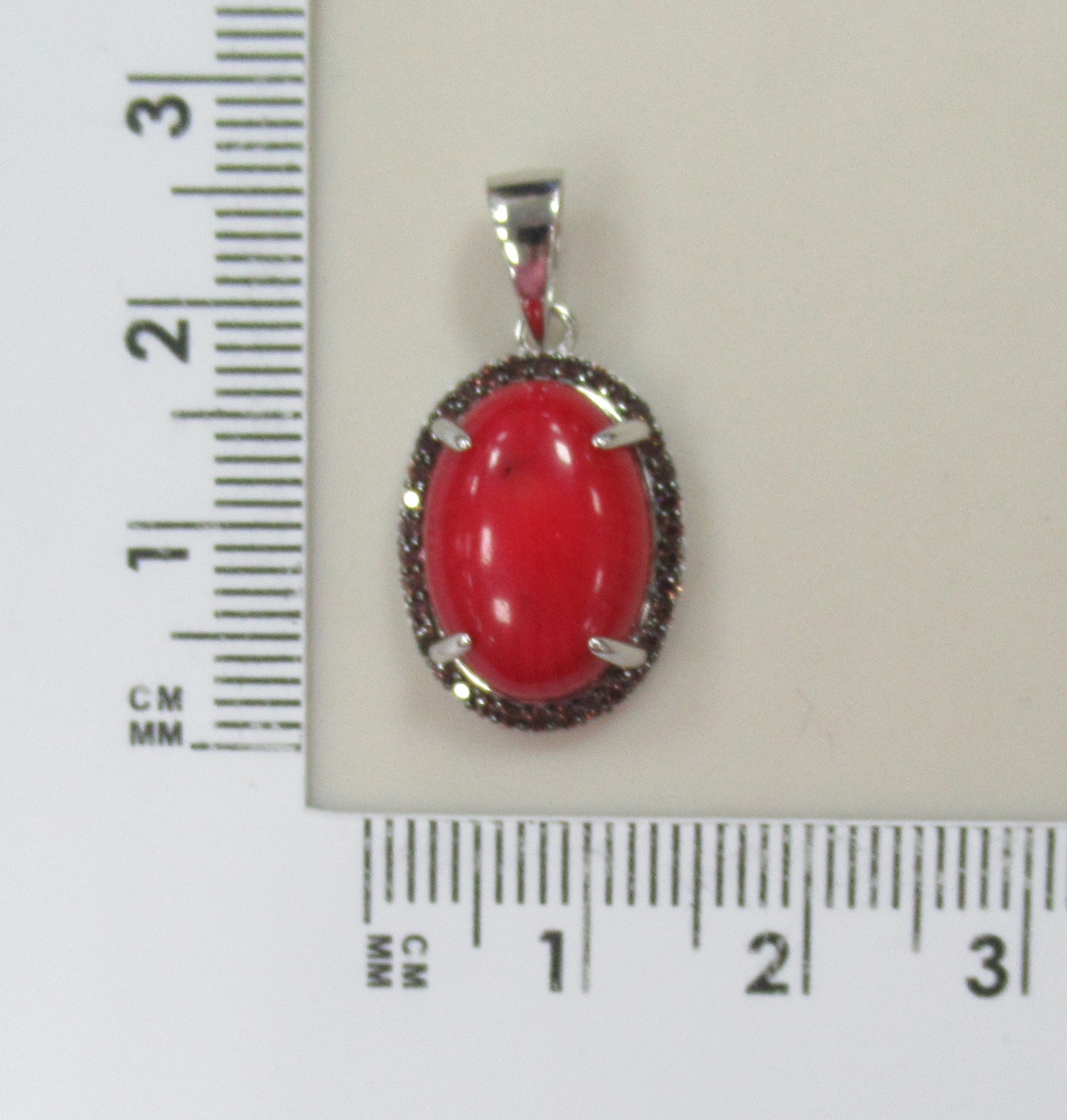 Серебряная подвеска с кораллом